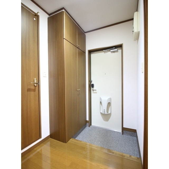 アンプルールフェール茂木の玄関