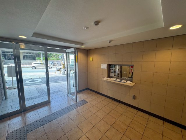 グランスイート醍醐駅前のエントランス