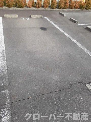 ハーモニー６の駐車場