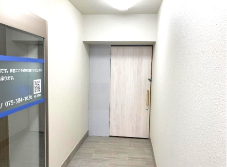 ボヌール御所西の玄関