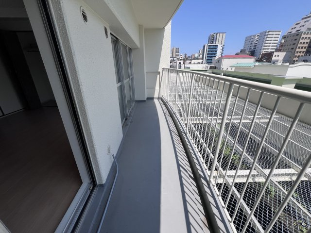 明石本町ビル住宅のバルコニー
