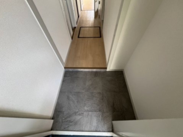 明石本町ビル住宅の玄関