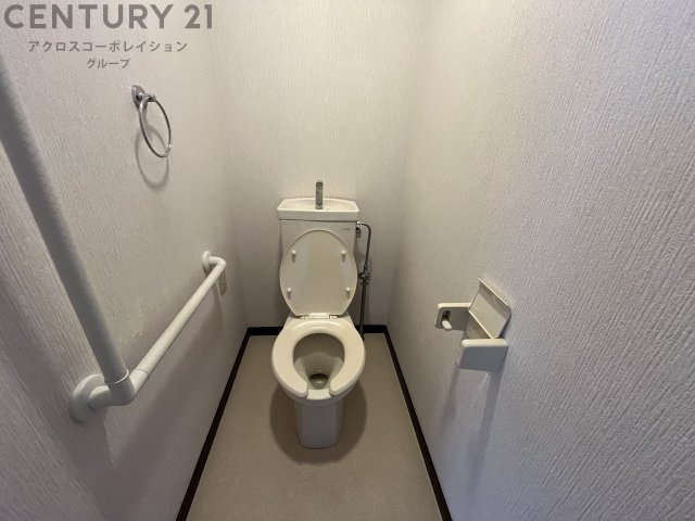 シンプルで使いやすいトイレです♪