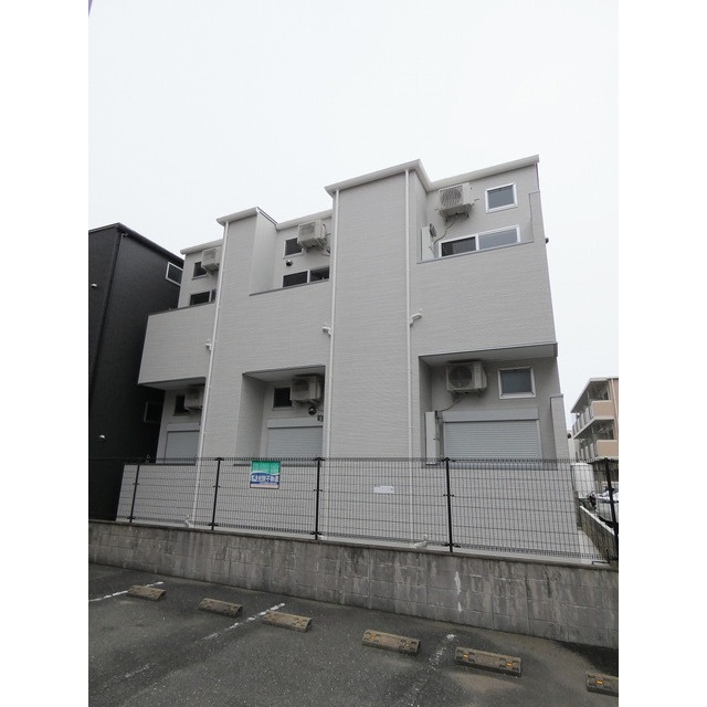 福岡市東区松香台２丁目のアパートの外観