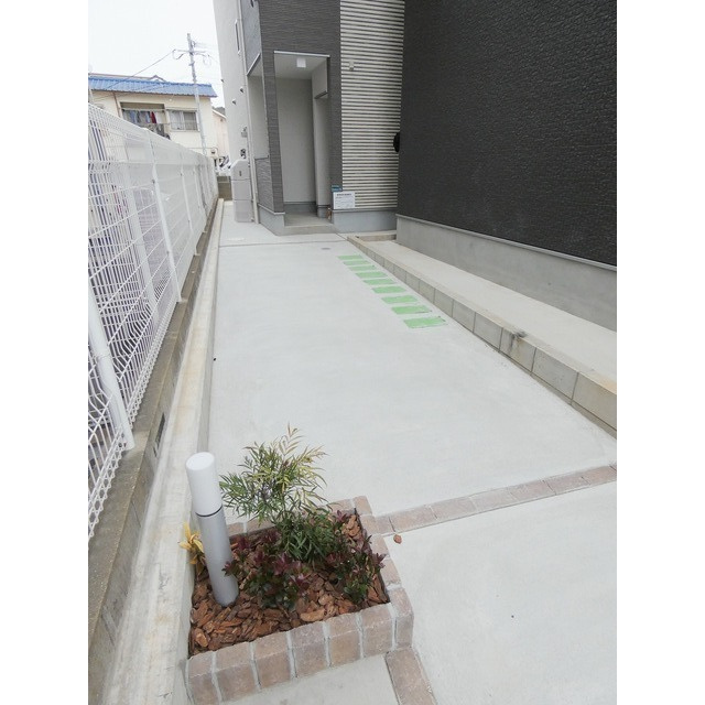 福岡市東区松香台２丁目のアパートのロビー