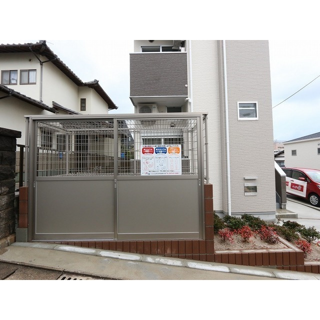 福岡市東区和白東５丁目のアパートのエントランス