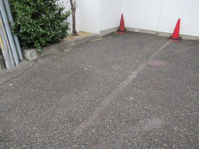 ラシャンブル神戸の駐車場