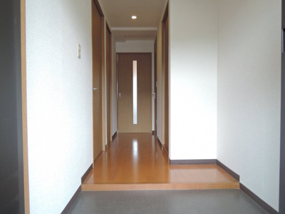 【玄関】 | ラフィーネ上牧