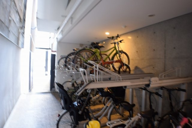 ラ・ドゥセール湊町の駐車場