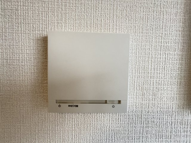 床暖房で冬場も暖かい住空間（リビング）