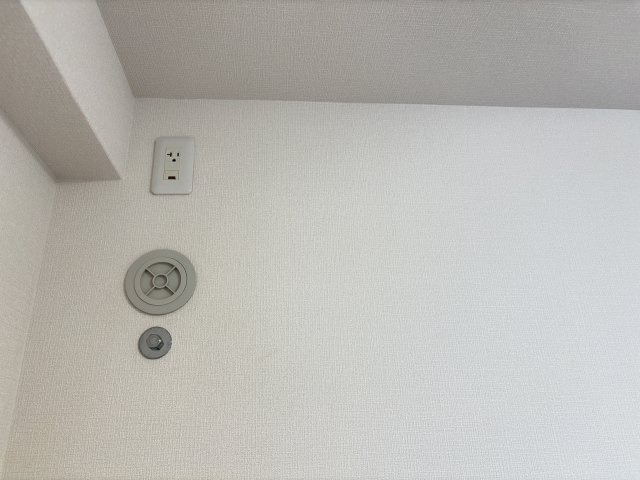 リビング内側の洋室にもエアコン設置可能な設計です。
