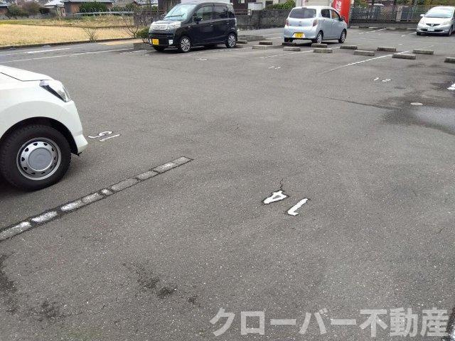 レオネクストキララⅡの駐車場