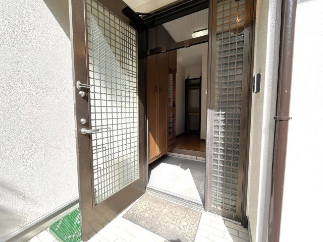 「広々庭＆駐車多数可」高知市大津乙　中古一戸建ての玄関|日当たり風通良好☆