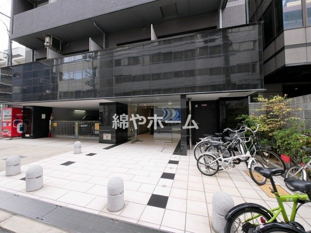 LAV心斎橋WESTのエントランス|落ち着いたエントランスです