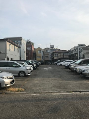 【外観】 | 中央パーキング（軽自動車区画）