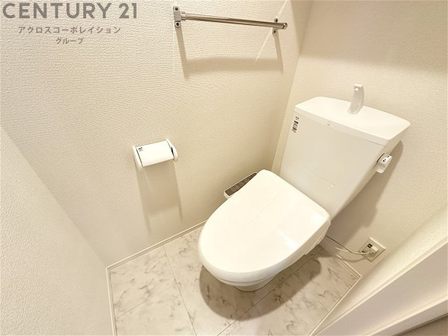温水洗浄便座付きのトイレです♪