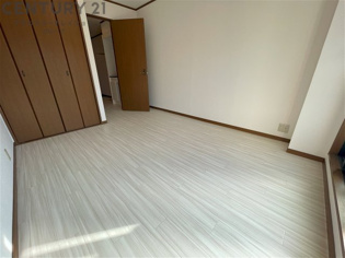 エアコン付きの6.8帖の洋室です♪