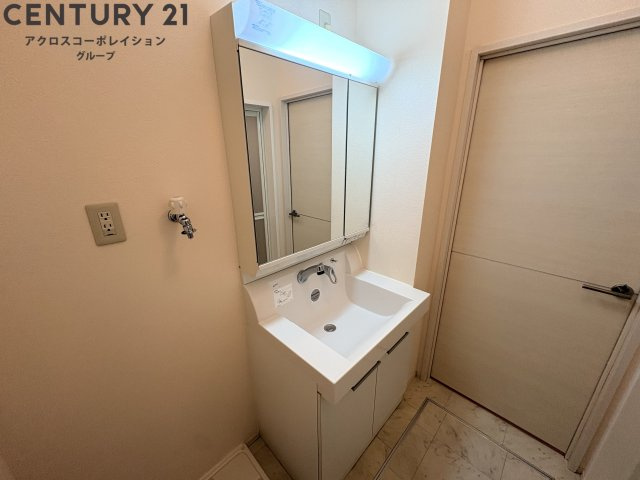温水洗浄便座付きのトイレです♪