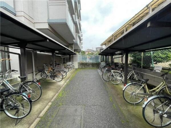コスモ鶴瀬ステーションスクエアの駐車場|駐輪場です