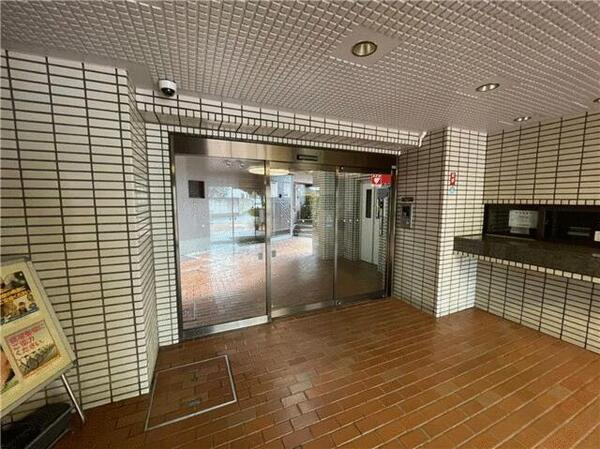 コスモ鶴瀬ステーションスクエアのエントランス