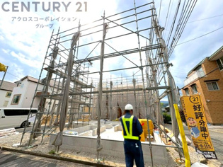 建築順調に進行中です。同社施工例物件近隣にございますので、見学希望の際はお気軽にお問い合わせください。ネットからの見学予約も便利です。「C21アクロス」でアクロスコーポレイションを検索！
