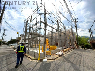 建築順調に進行中です。同社施工例物件近隣にございますので、見学希望の際はお気軽にお問い合わせください。ネットからの見学予約も便利です。「C21アクロス」でアクロスコーポレイションを検索！