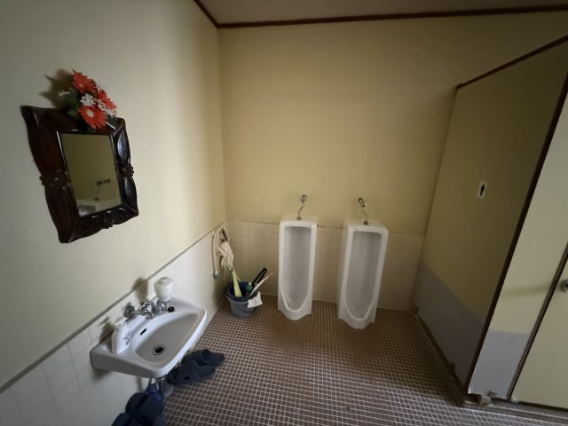 26/5/1新規　戸建　高山市丹生川町大谷　1000万　中古旅館のトイレ