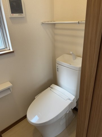 下川原六丁目戸建て物件のトイレ|１階と２階にトイレ