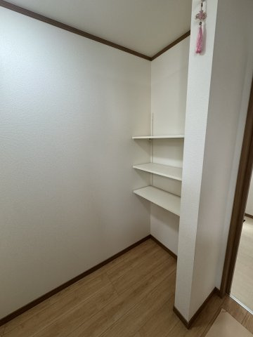 下川原六丁目戸建て物件の収納|キッチン横のパントリー　自分好みのパントリーになります