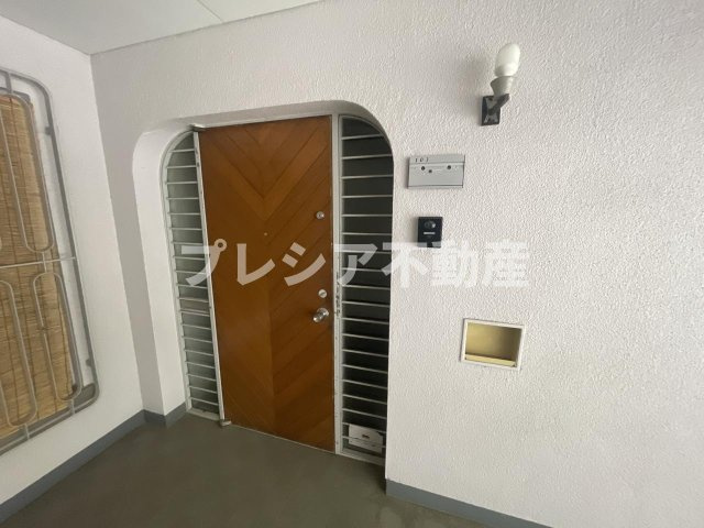 岡本エクセルの玄関