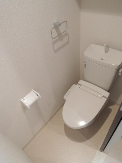 【トイレ】 | ラグゼドーム前1 | 落ち着いた色調のトイレです
