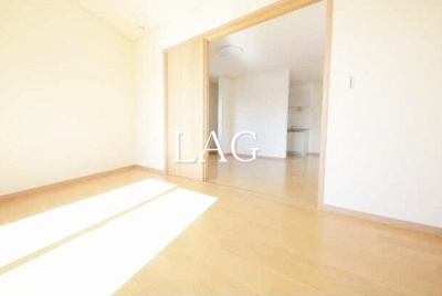 【居間・リビング】 | 宝町１丁目戸建  | 洋室のお部屋です。