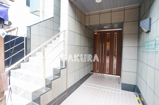 【エントランス】 | 重厚感のある建物デザイン♪