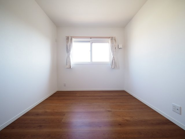 【洋室】 | 【中古戸建住宅】大仙市大曲田町 令和4年新築 大曲小学校区の3LDK戸建住宅カーポート・物置あり | きれいな洋室です