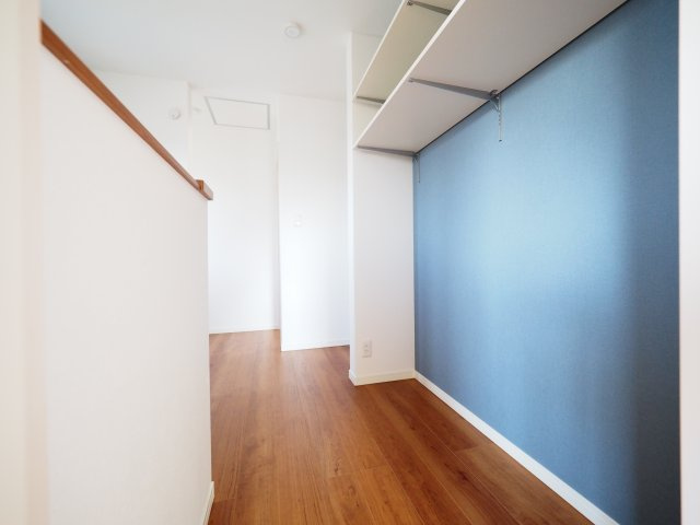 【その他】 | 【中古戸建住宅】大仙市大曲田町 令和4年新築 大曲小学校区の3LDK戸建住宅カーポート・物置あり | ２F廊下に設けられた収納スペースです