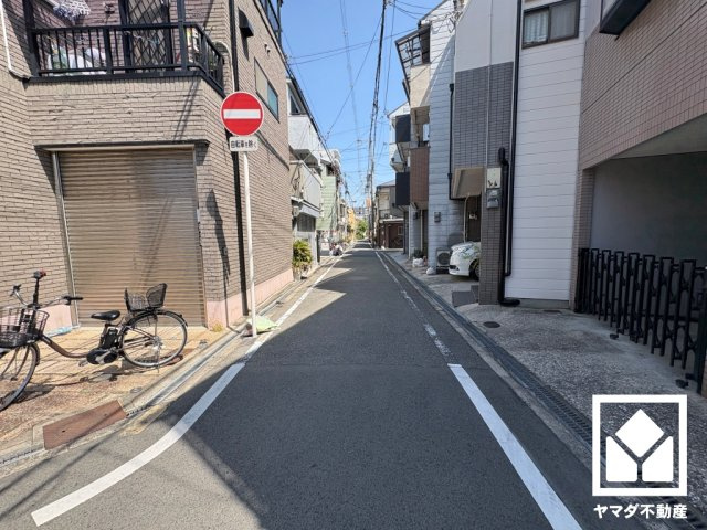 大阪市西成区天下茶屋１丁目の前面道路含む現地写真