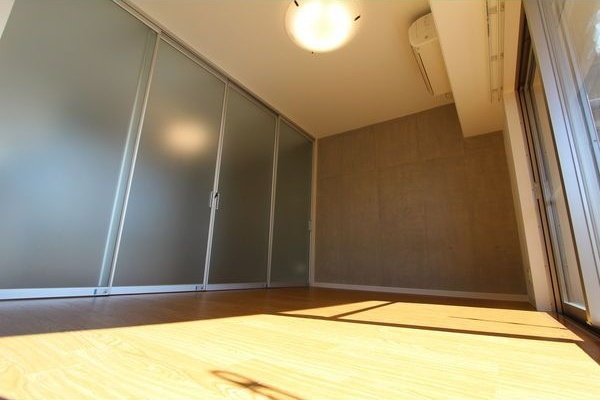 フローラル今池の洋室