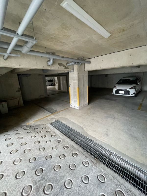 いづみマンション一ツ橋の駐車場