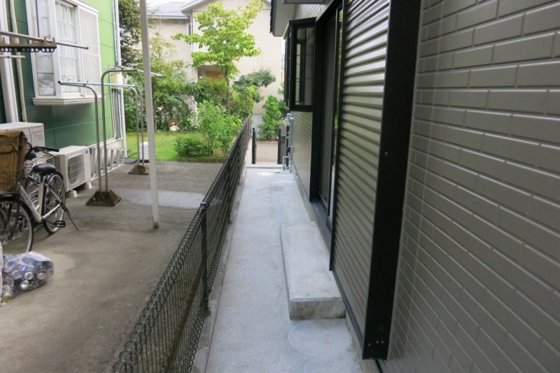 「内外装全面リフォーム」高知市春野町南ヶ丘9丁目　中古一戸建てのその他|コンクリート敷きで雑草の手間なし！すっきりした建物周り
