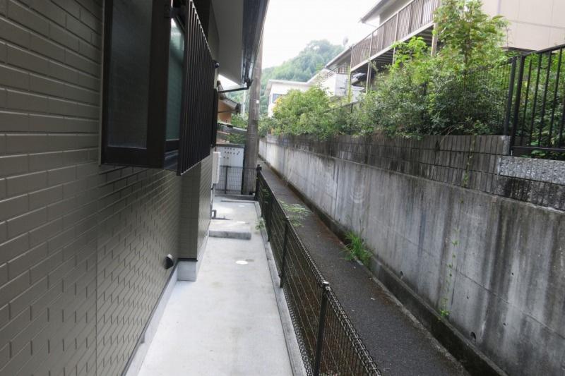 「内外装全面リフォーム」高知市春野町南ヶ丘9丁目　中古一戸建てのその他|お隣との距離もしっかり確保。風通し良好な敷地レイアウト