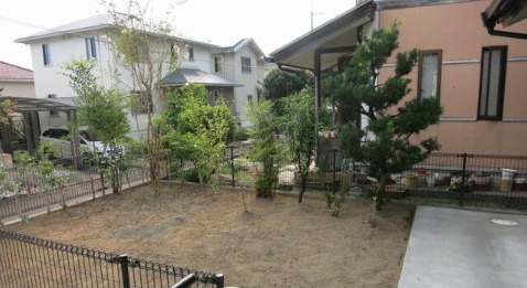 「内外装全面リフォーム」高知市春野町南ヶ丘9丁目　中古一戸建ての庭|陽当り良好な南庭はガーデニングやBBQにも最適！