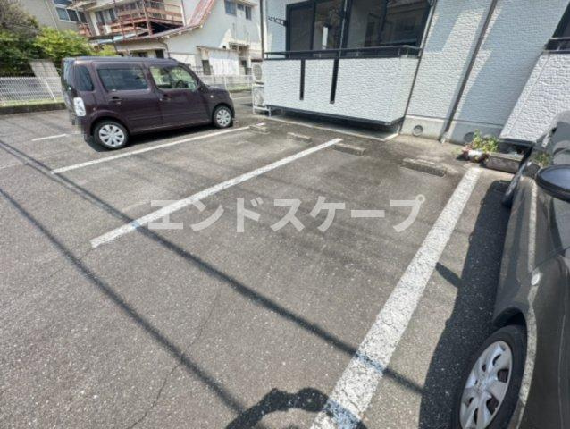 トレファルコＡ棟の駐車場|高崎、前橋のお部屋探しはエンドスケープまで！お客様の理想お聞かせ下さい♪