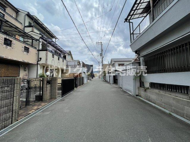 灰塚5丁目　中古一戸建ての前面道路含む現地写真|■物件内覧・資金計画相談・住宅ローン相談、リフォーム相談、お問合せ受付中■
※当日・翌日のご内覧、ご相談はお電話でのお問合せがスムーズです！