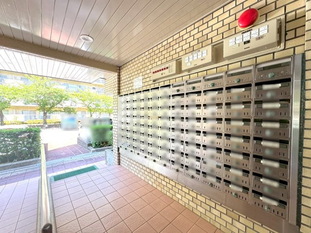 ◆２０２６年１月リフォーム完了◆ペット飼育可（規約有）◆南向き３ＬＤＫ◆ユニ宇治マンション３号館のその他共用部分|集合ポスト