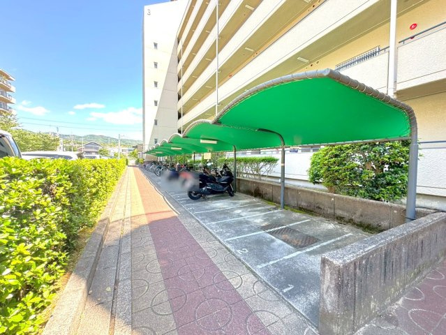◆２０２６年１月リフォーム完了◆ペット飼育可（規約有）◆南向き３ＬＤＫ◆ユニ宇治マンション３号館の駐車場|駐輪場・バイク置き場