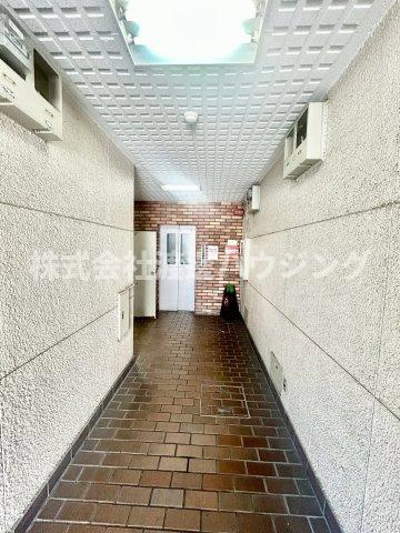 アローハイツのエントランス
