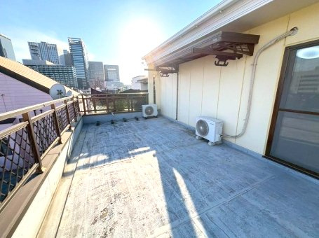 京橋戸建テナントのバルコニー