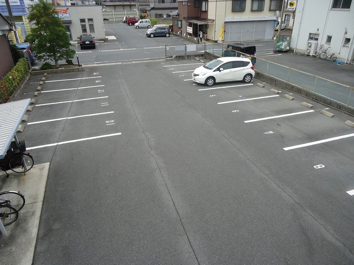 サニーコート光の駐車場