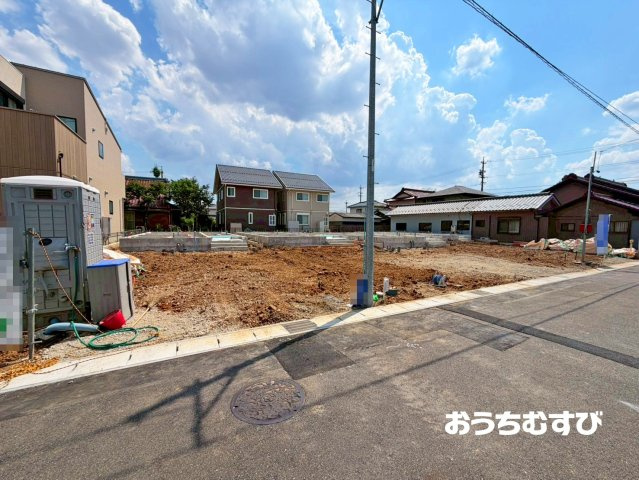 春日井市花長町第2(全4棟)の前面道路含む現地写真