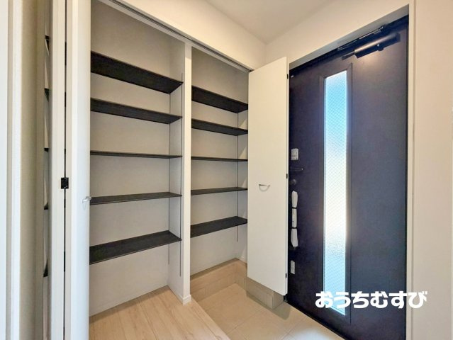 春日井市花長町第2(全4棟)の玄関